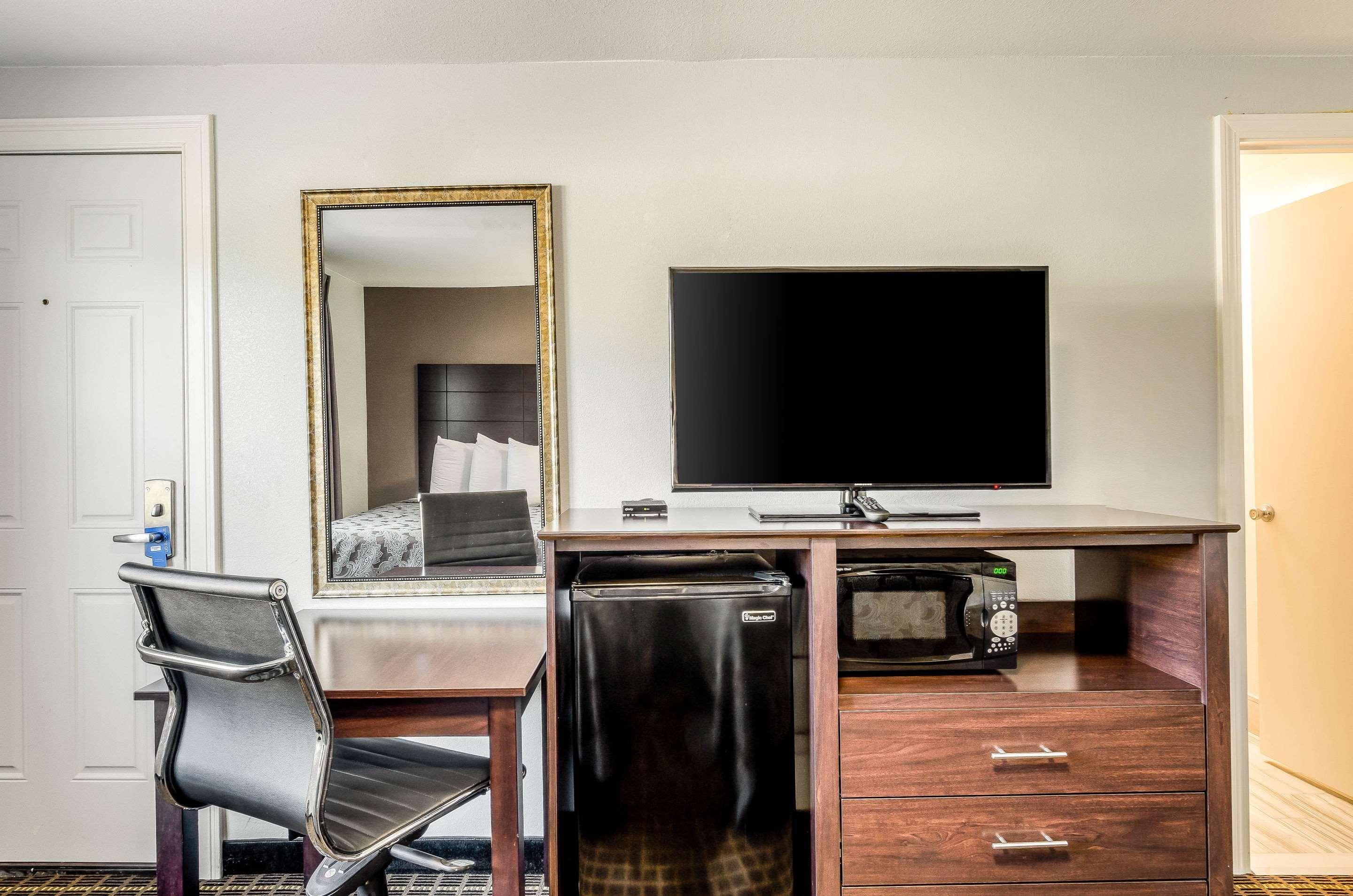 Rodeway Inn Middleboro-Plymouth Bagian luar foto
