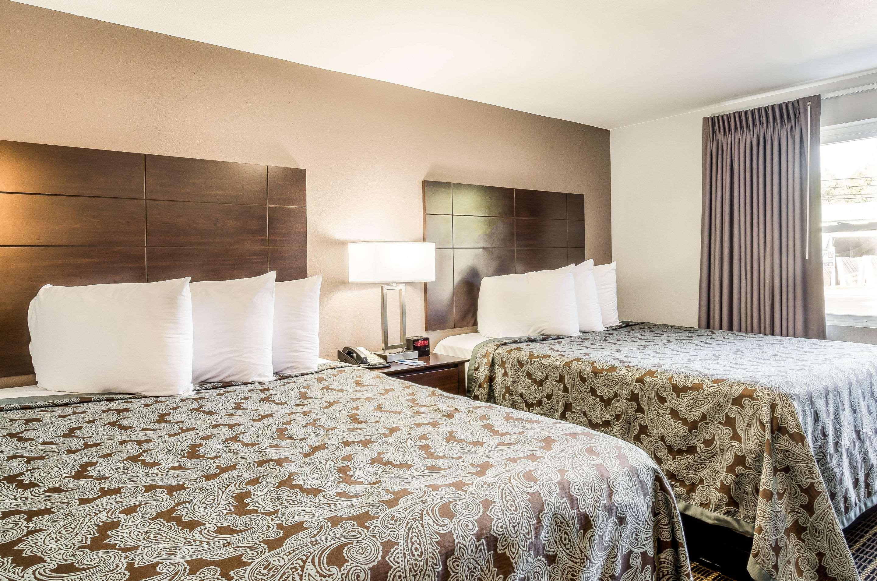 Rodeway Inn Middleboro-Plymouth Bagian luar foto