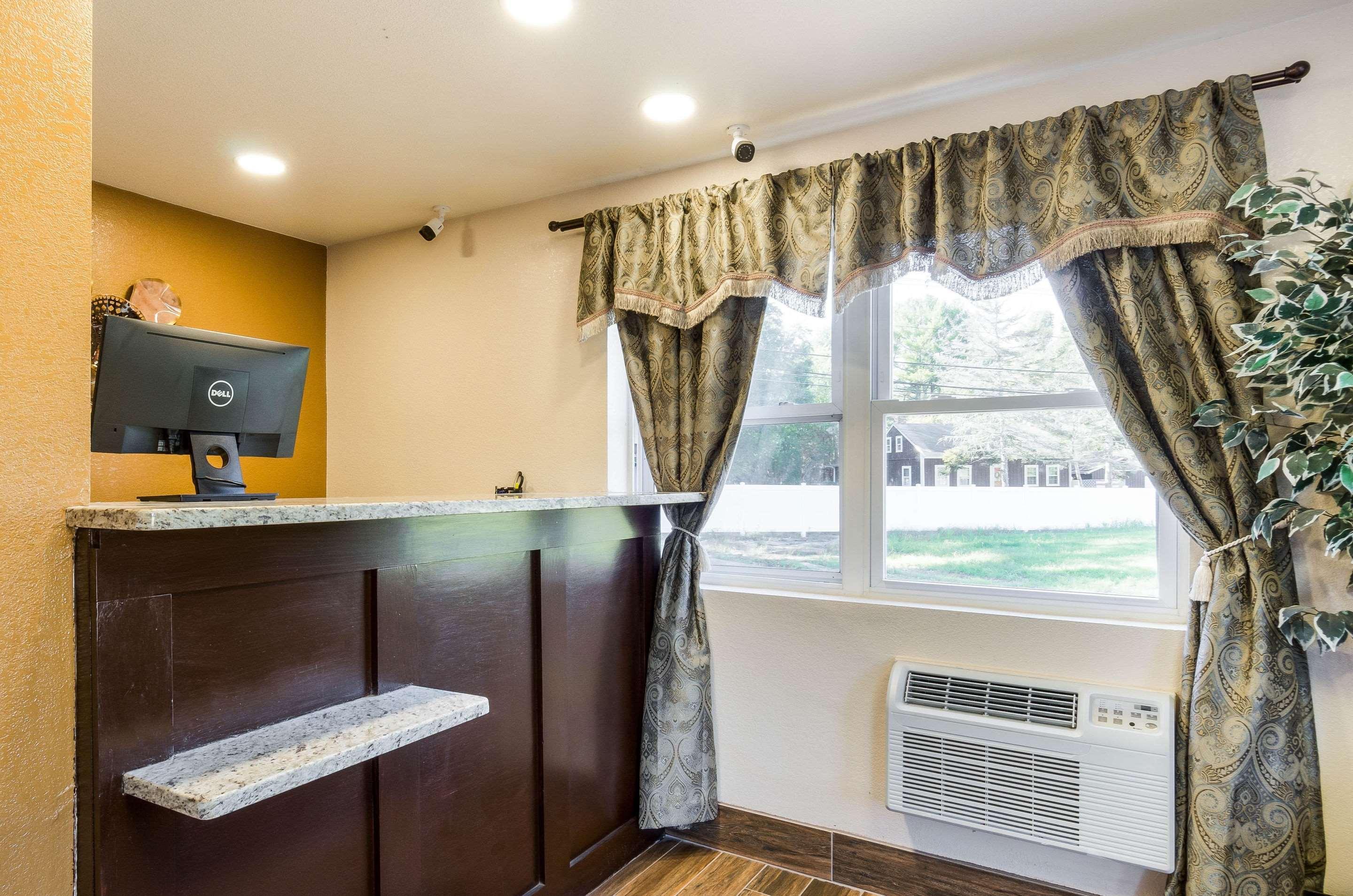 Rodeway Inn Middleboro-Plymouth Bagian luar foto